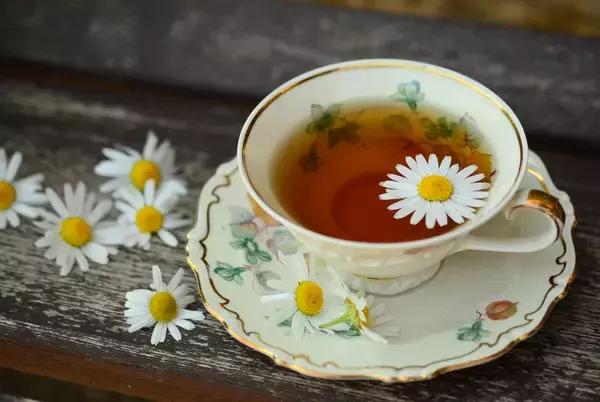 人生一杯茶，何必太清醒