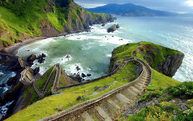 低頭,皇冠會掉;流淚,賤人會笑