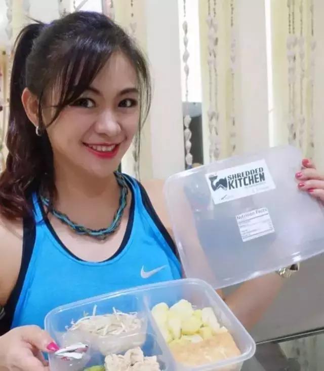 印尼50歲的女主持人走紅,健身讓她逆時光生長,好身材激勵網友
