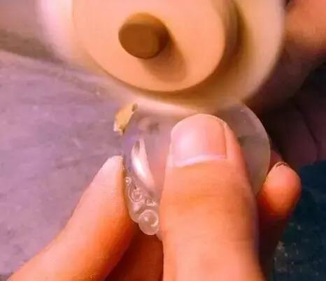 圖解翡翠拋光的全過程,從醜小鴨變白天鵝的過程