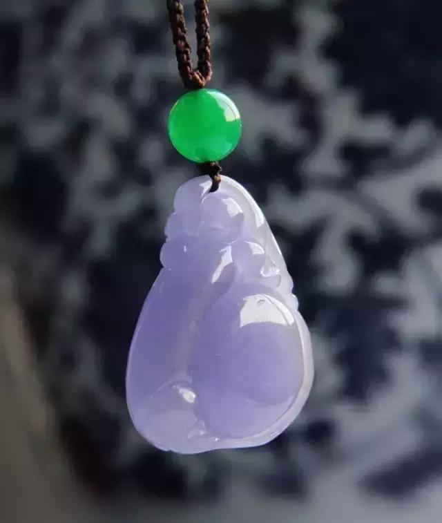 翡翠挂件的掛繩有什麼講究? 學會這幾招讓你的翡翠漂亮10倍!