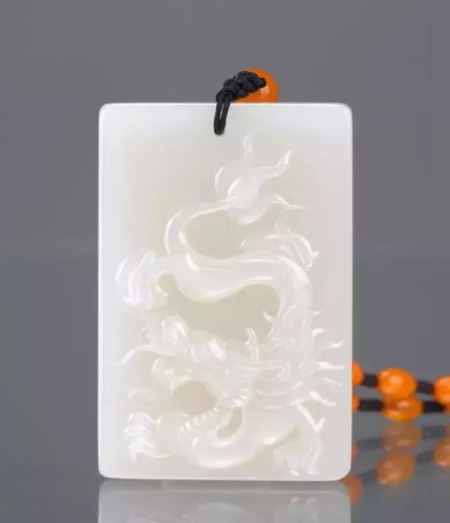翡翠挂件的掛繩有什麼講究? 學會這幾招讓你的翡翠漂亮10倍!