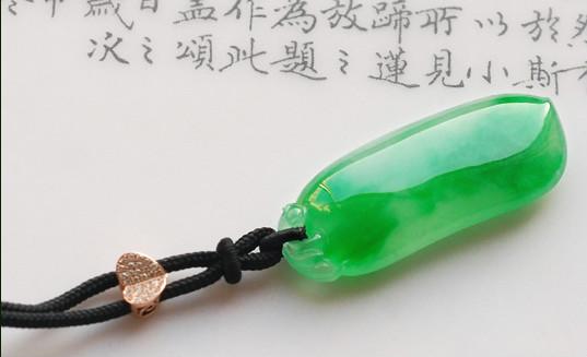 翡翠挂件的掛繩有什麼講究? 學會這幾招讓你的翡翠漂亮10倍!