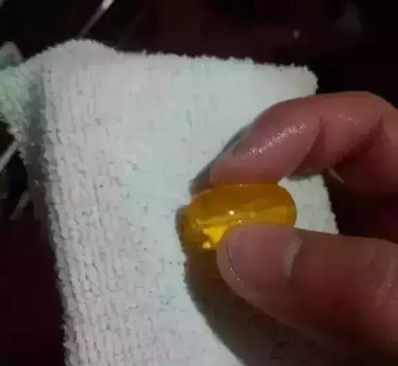 圖解蜜蠟手工雕PK機雕全過程,誰才是王者!