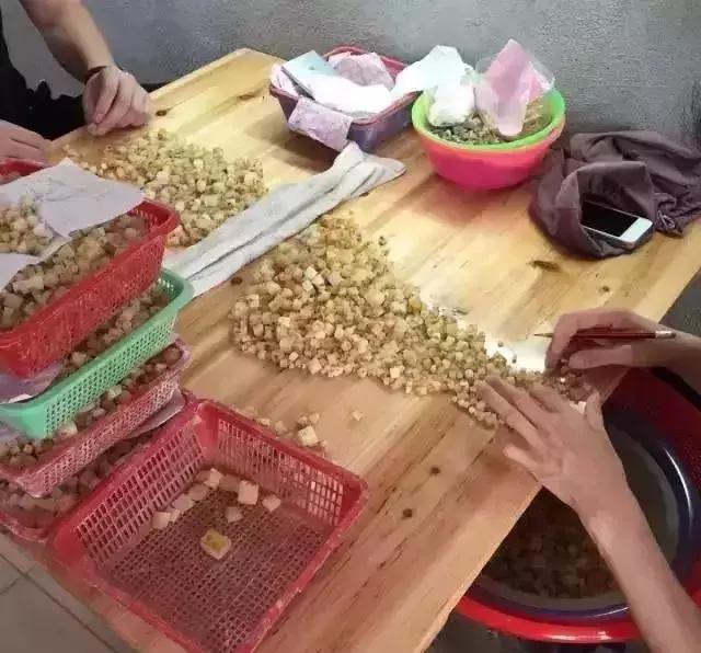 圖解蜜蠟手工雕PK機雕全過程,誰才是王者!