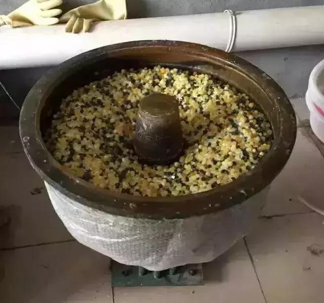 圖解蜜蠟手工雕PK機雕全過程,誰才是王者!