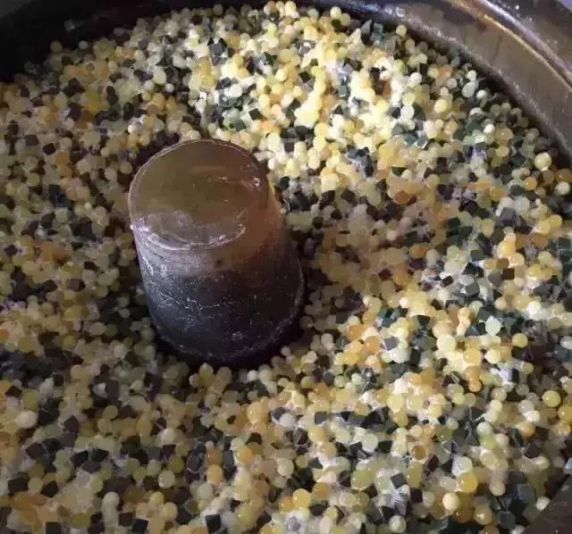 圖解蜜蠟手工雕PK機雕全過程,誰才是王者!