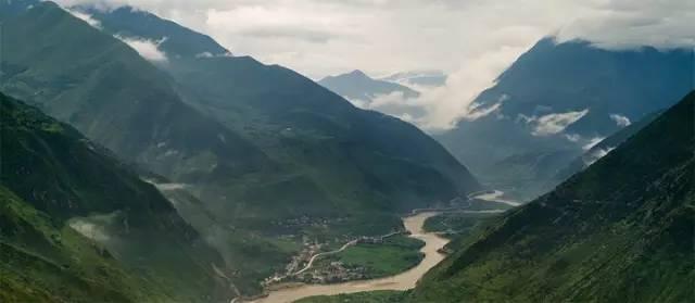 中國造價2000億的川藏鐵路首次曝光,沿途風景美到哭!