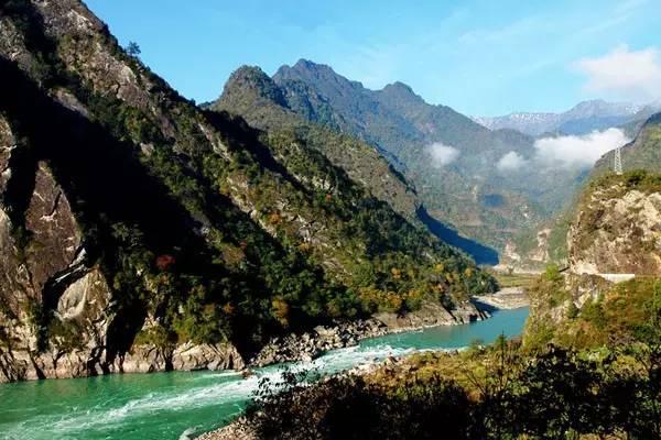 中國造價2000億的川藏鐵路首次曝光,沿途風景美到哭!