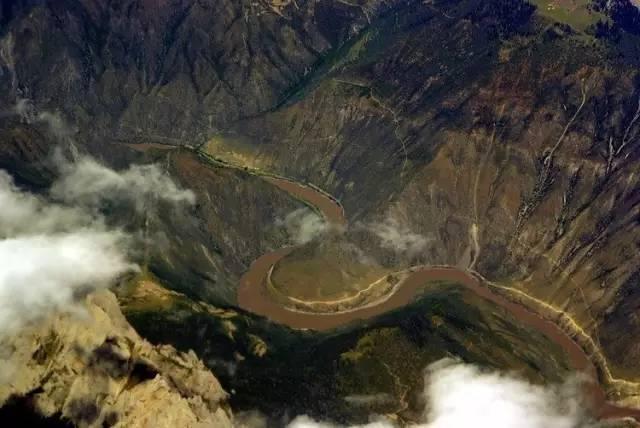 中國造價2000億的川藏鐵路首次曝光，沿途風景美到哭！