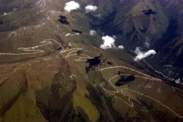 中國造價2000億的川藏鐵路首次曝光,沿途風景美到哭!