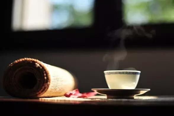 有一種浪漫,就是每天浪費一點時間,獨處、喝茶~