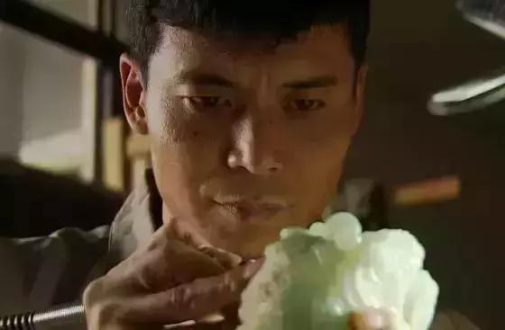 100塊的地攤廢料,逆轉成為了拍賣360萬的傳奇翡翠佳作!