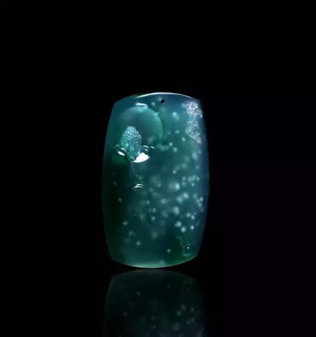 100塊的地攤廢料,逆轉成為了拍賣360萬的傳奇翡翠佳作!