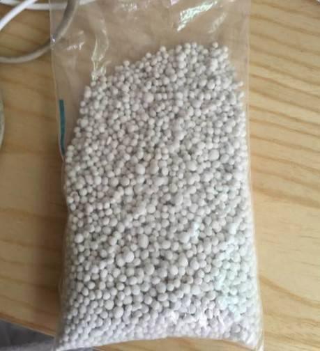 不用漚肥不用換盆,只在花盆邊挖個小洞,就能讓花蹭蹭長!