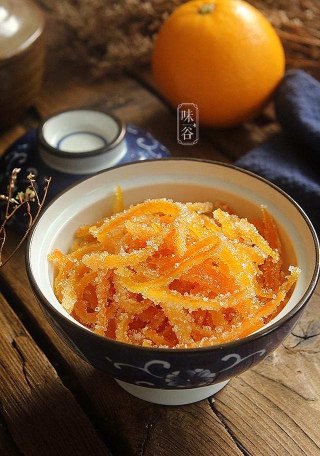 吃完橙子別丟了橙皮,教你一個方法讓它瞬間變成美味零食!