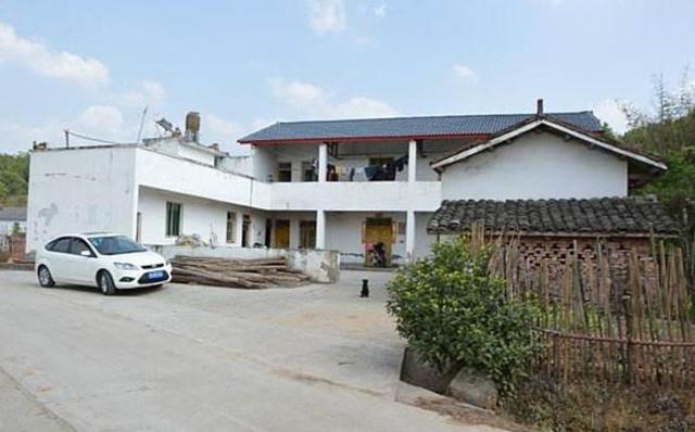 窮小子娶不上媳婦,帶母親進城看病遇一老頭,兩年後媒人踏破門檻
