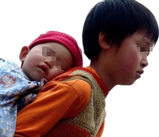 哥哥每月給妹妹寄五百元,四年後妹妹回家,才知寄錢的早已不是哥