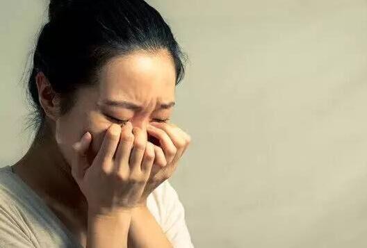 哥哥每月給妹妹寄五百元,四年後妹妹回家,才知寄錢的早已不是哥