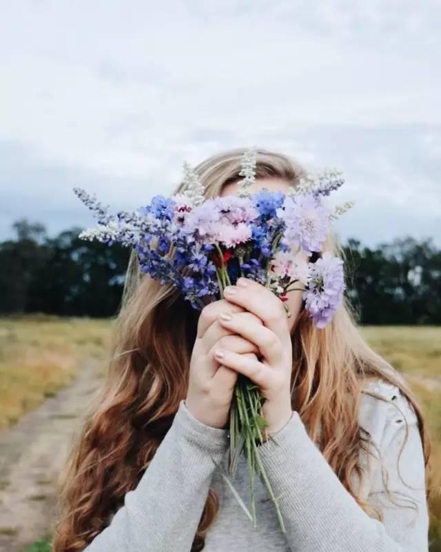 這輩子，做個像花一樣美的女人，花香浮動，優雅獨立