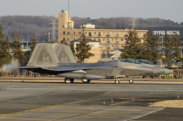 中國殲20戰機攻克“F22最大難題”,與殲16實現完美對接