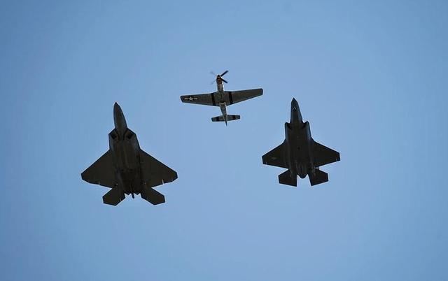 中國殲20戰機攻克“F22最大難題”,與殲16實現完美對接