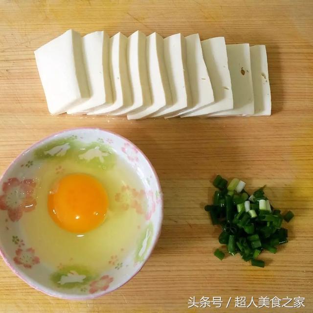 2個雞蛋,一塊豆腐,已經超越了大魚大肉,一般人不會做