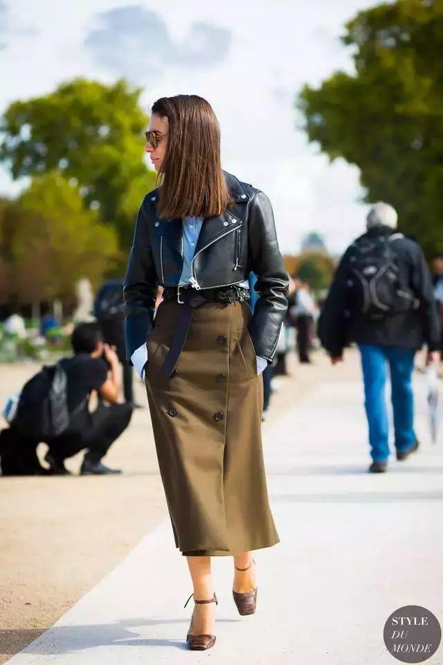 喜歡逛街的女孩,穿上這2款外套,時尚度甩別人一條街