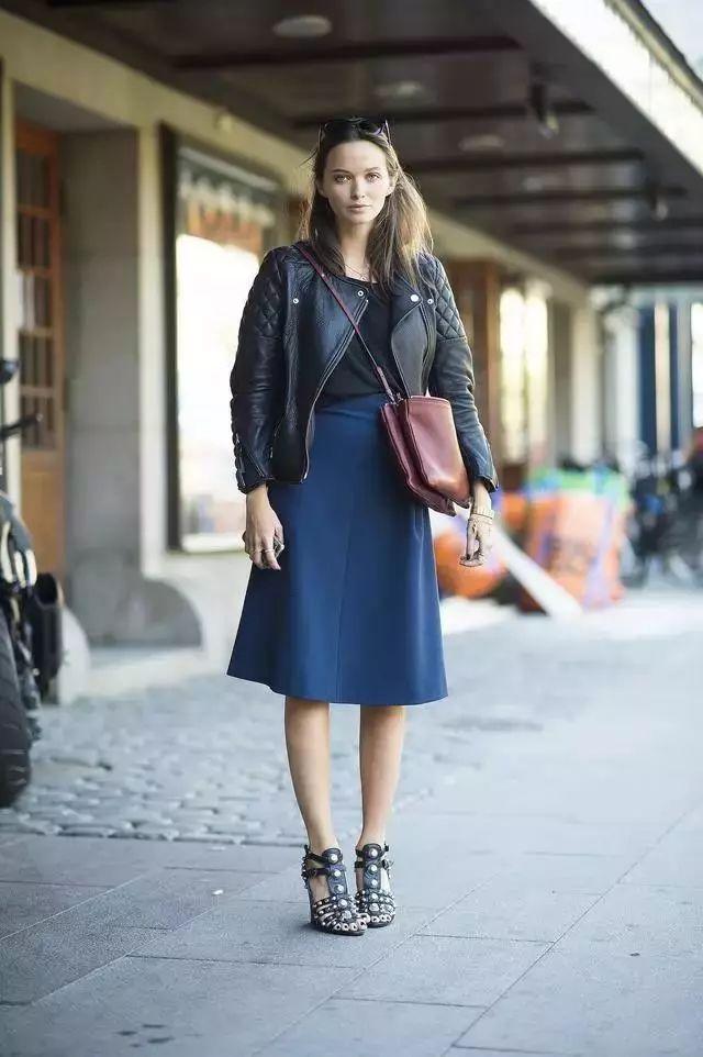 喜歡逛街的女孩,穿上這2款外套,時尚度甩別人一條街