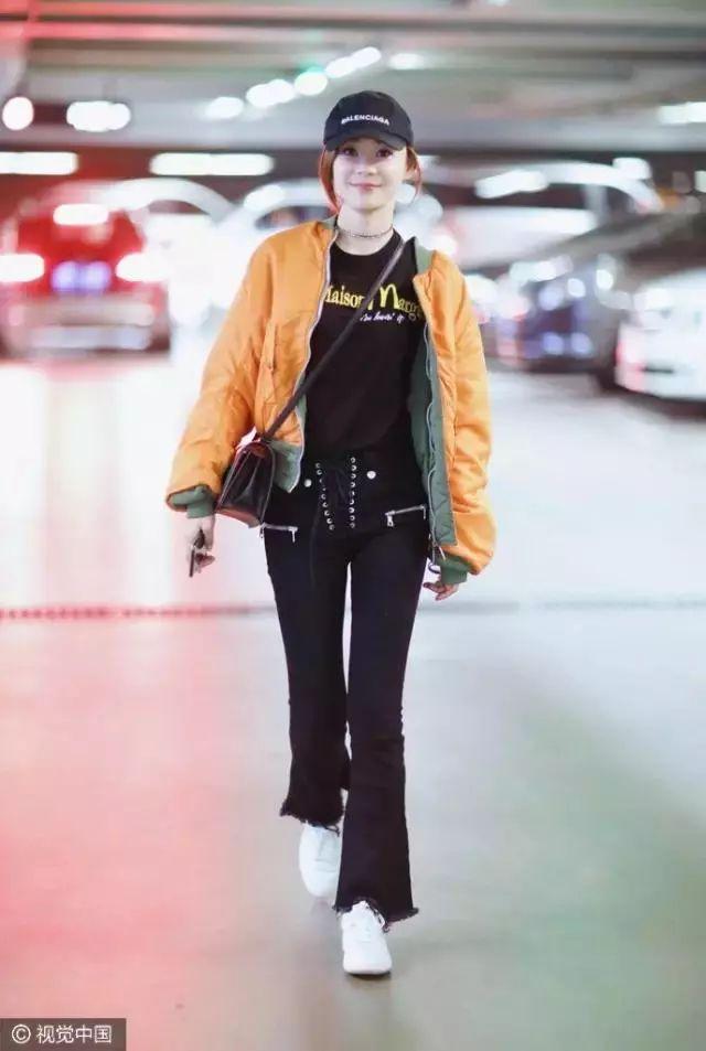 喜歡逛街的女孩,穿上這2款外套,時尚度甩別人一條街