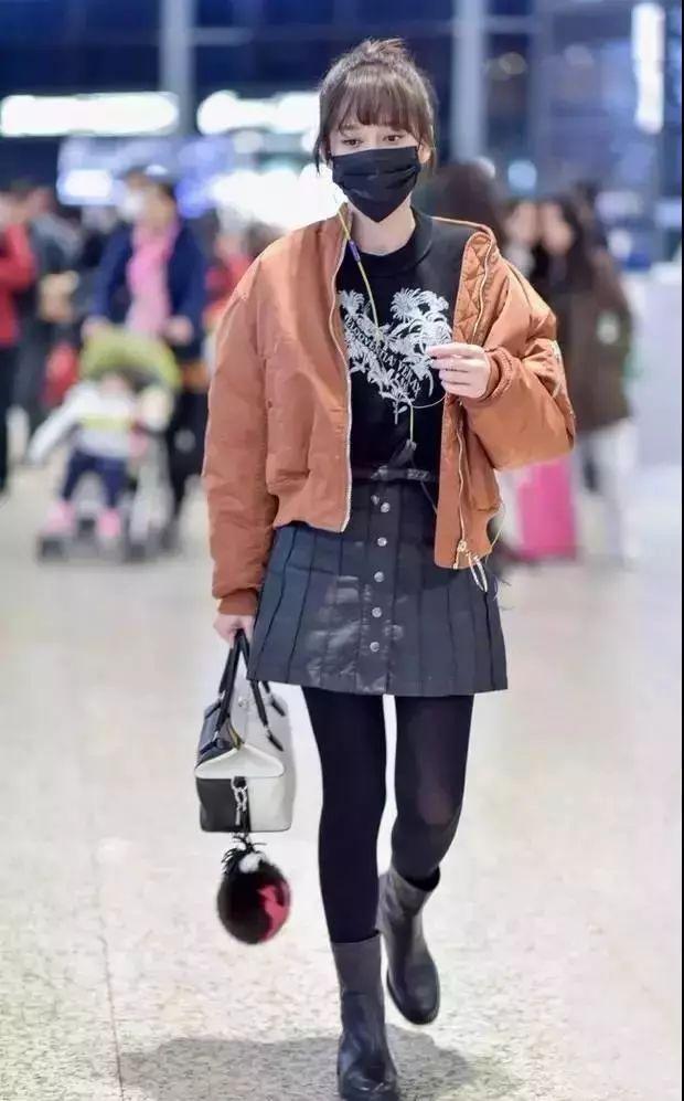 喜歡逛街的女孩,穿上這2款外套,時尚度甩別人一條街