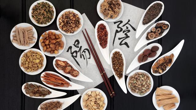 乾眼症,別隨便滴眼藥水,這樣治療才有效!