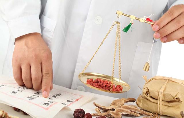 乾眼症,別隨便滴眼藥水,這樣治療才有效!