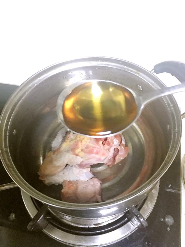 小雞燉蘑菇家常版超詳細做法,肉鮮湯濃,怎麼吃都吃不夠。