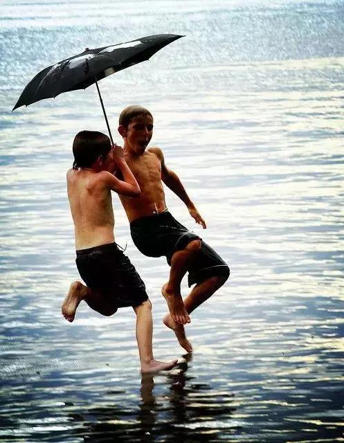 朋友就是大雨中的傘