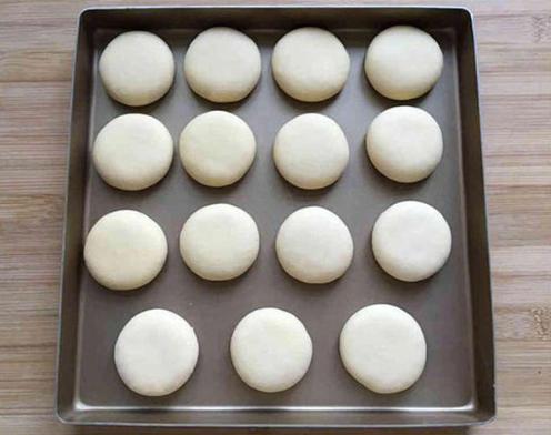 這餅不用加一滴水，平底鍋就能做，鬆軟香甜，老少都能吃