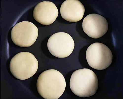 這餅不用加一滴水，平底鍋就能做，鬆軟香甜，老少都能吃