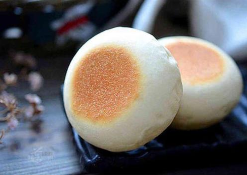 這餅不用加一滴水，平底鍋就能做，鬆軟香甜，老少都能吃