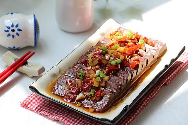 這菜要做給家人吃，尤其是肝不好的朋友，女人吃還能改善面色發黃