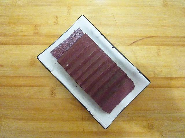 這菜要做給家人吃，尤其是肝不好的朋友，女人吃還能改善面色發黃