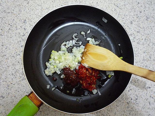 這菜要做給家人吃，尤其是肝不好的朋友，女人吃還能改善面色發黃