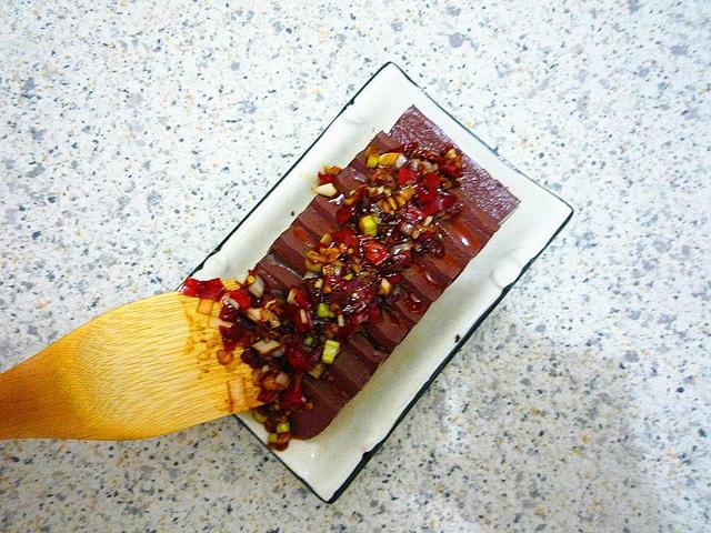 這菜要做給家人吃，尤其是肝不好的朋友，女人吃還能改善面色發黃