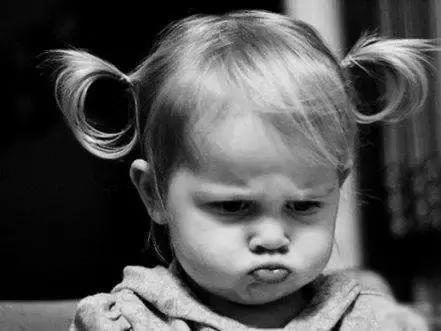 孩子發脾氣，你做的第一件事決定著孩子的一生