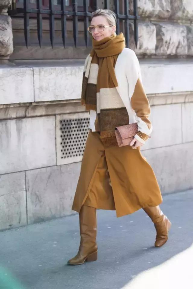 這是個萬能的時髦小物,能顯臉小還能輕鬆點亮全身!