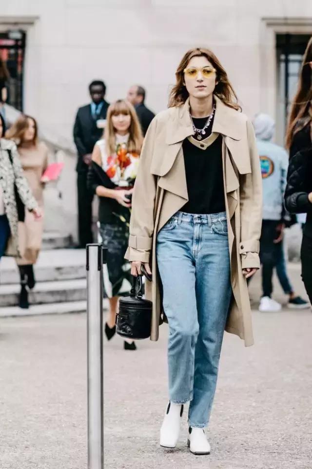 這是個萬能的時髦小物,能顯臉小還能輕鬆點亮全身!