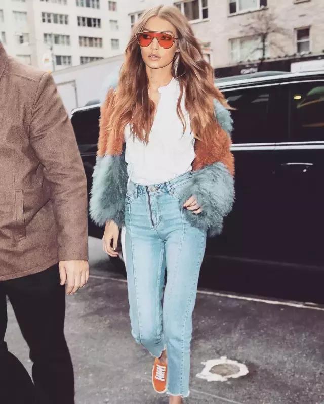 這是個萬能的時髦小物,能顯臉小還能輕鬆點亮全身!