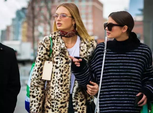 這是個萬能的時髦小物,能顯臉小還能輕鬆點亮全身!