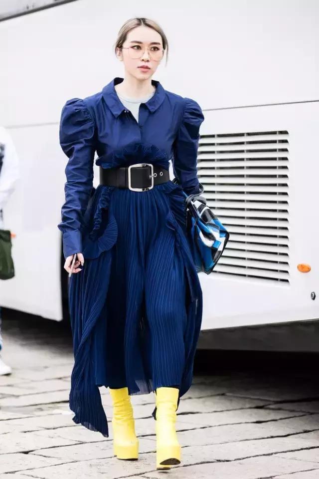 這是個萬能的時髦小物,能顯臉小還能輕鬆點亮全身!