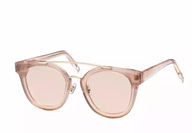 這是個萬能的時髦小物,能顯臉小還能輕鬆點亮全身!