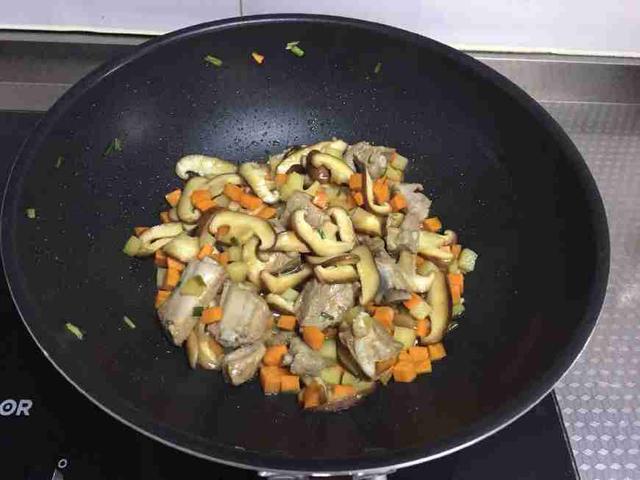 這飯我家隔三差五就想吃,不吃就饞得慌,有了這飯都不用炒菜了